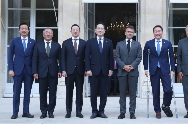 Chaebol chiefs meet with French president