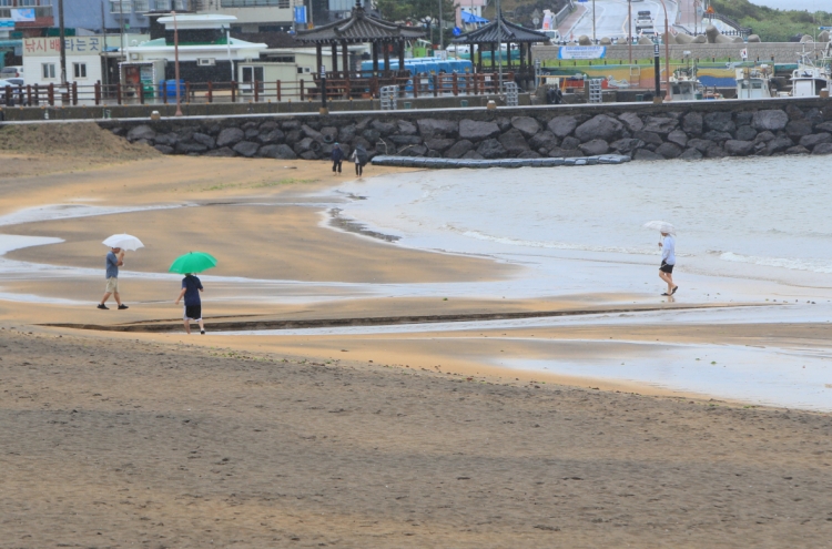 Deluge in Jeju kicks off monsoon season forecast to be exceptionally wet