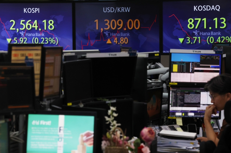 Seoul shares open tad lower on US losses