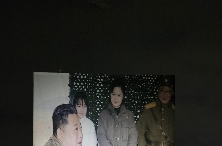 Defector group sends propaganda leaflets to N. Korea on Korean War anniversary