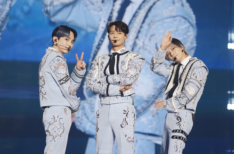 [Herald Review] 15 years after debut, SHINee makes radiant comeback with 3-day concert