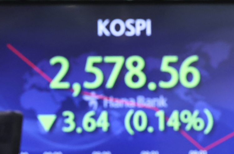 Seoul shares open nearly flat amid eased recession woes