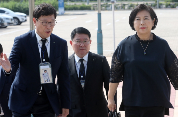 Hyundai chairwoman requests permission to visit North Korea's Kumgangsan