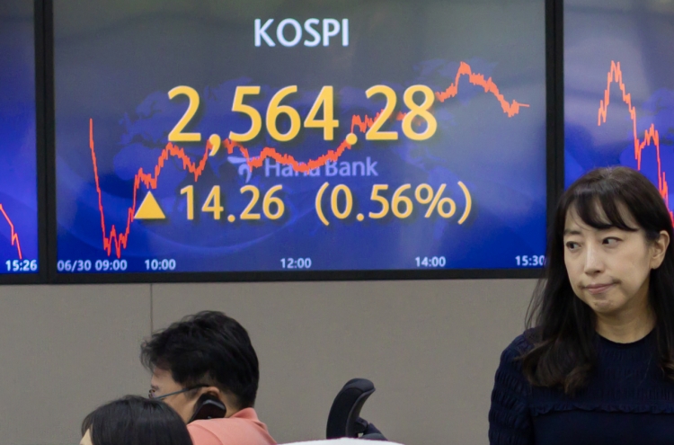 Seoul shares snap 3-day fall on improved economic data