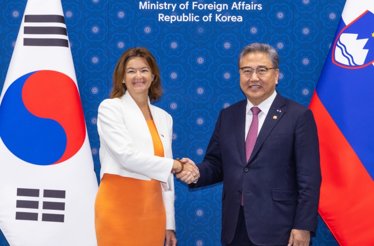 S. Korean, Slovenian FMs discuss cooperation in nuclear energy, science technology