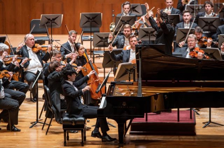 Empty seats dampen Lim Yun-chan, Lucerne Symphony Orchestra concert