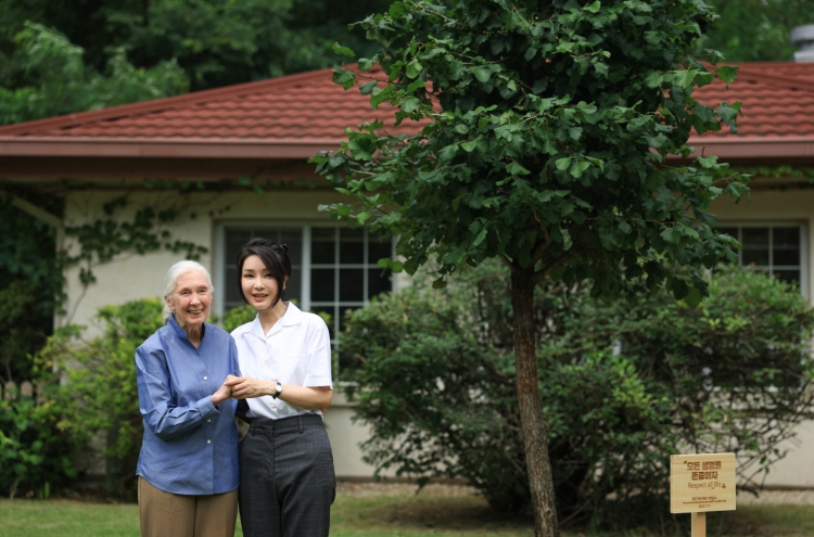 First lady Kim, Jane Goodall discuss animal rights, environmental conservation