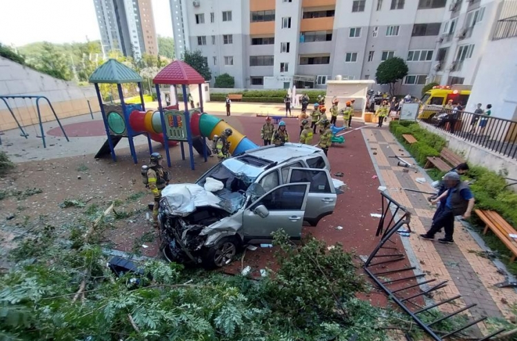 SUV plunges 30 meters into playground, leaves 1 dead