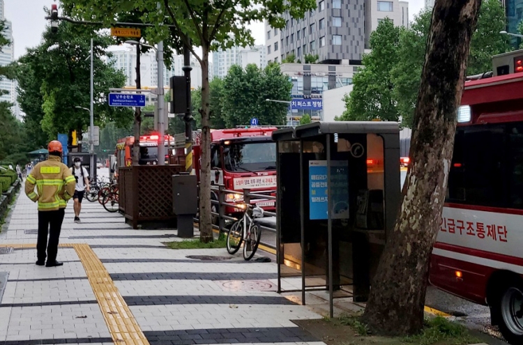 Fire breaks out at Seoul subway station