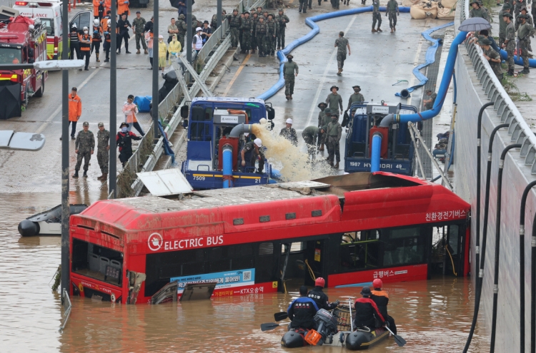 9 dead, 9 injured in the submerged underpass