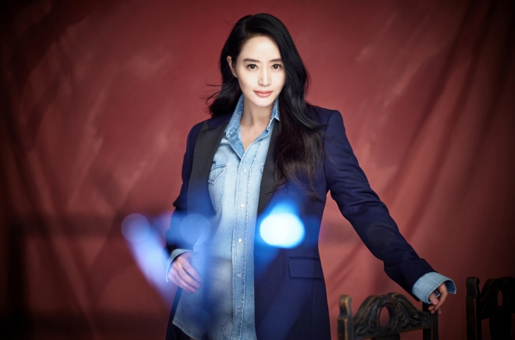 [Herald Interview] Kim Hye-soo vigorously leads female-led blockbuster ‘Smugglers’