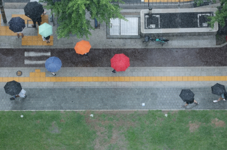 Heavy rain watch issued for Seoul, central and southern regions