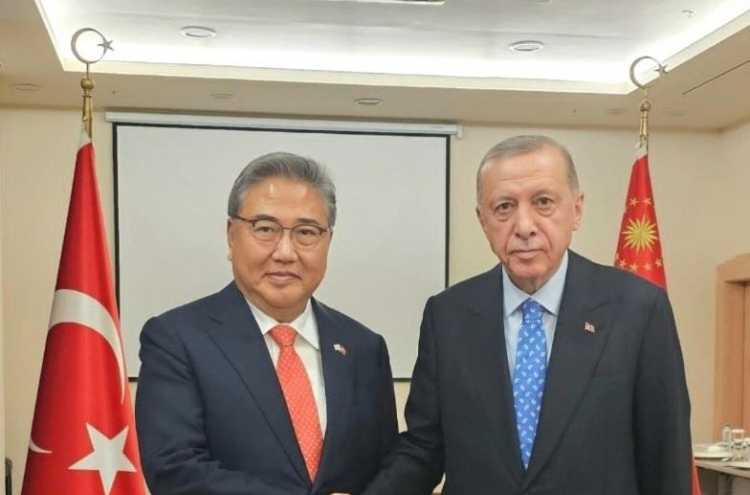 S. Korean FM meets with Turkish president, discusses improving bilateral cooperation