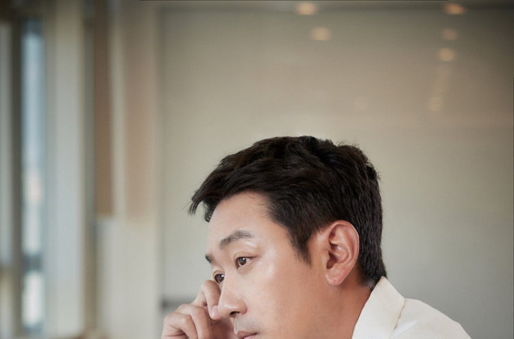 [Herald Interview] Playing tragi-comic rescuer a balancing act for Ha Jung-woo in ‘Ransomed’