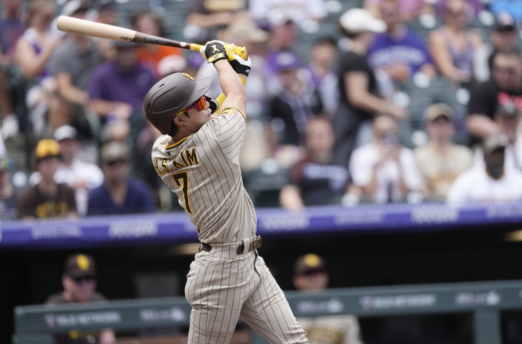 Kim Ha-seong hits his first major league home run