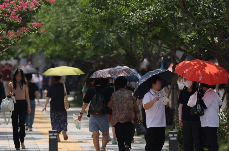 Parasols jump in popularity amid S. Korean heatwave