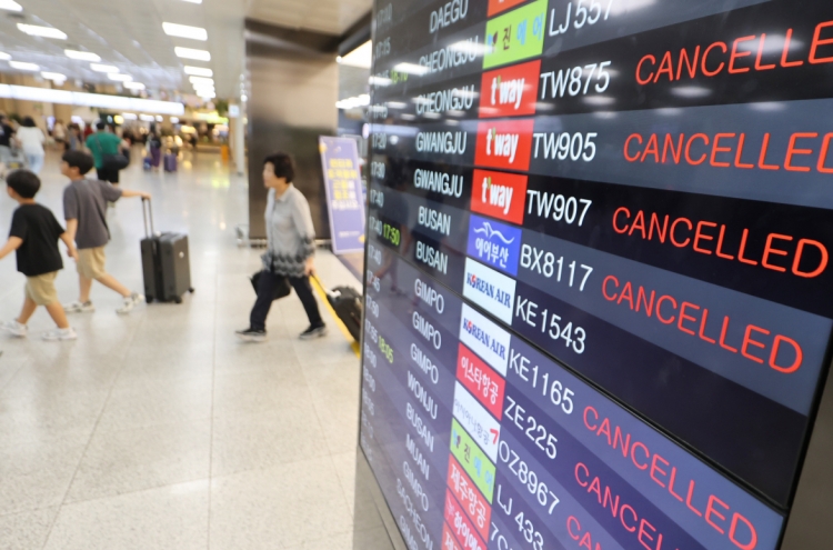 Typhoon grounds over 160 flights on Jeju Island