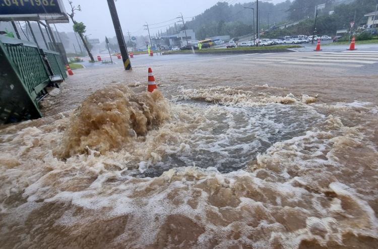 Typhoon Khanun rampages through Korea