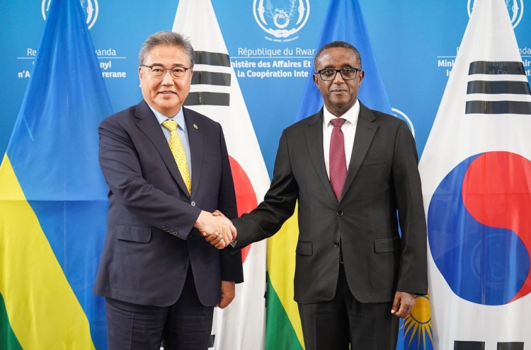 FM visits Rwanda, seeks future-oriented cooperation