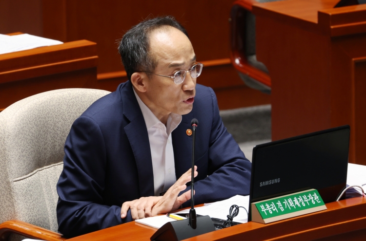 S. Korean economy on verge of recovery: finance minister