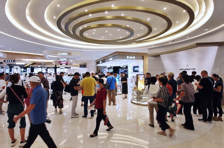 HDC Shilla Duty Free store greets first Chinese group tour