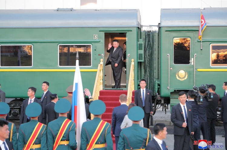 N. Korean leader's train apparently en route to Russia's Khabarovsk after summit with Putin
