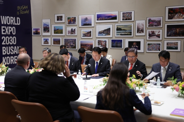 Yoon meets world leaders in New York for 3rd day to promote Expo bid