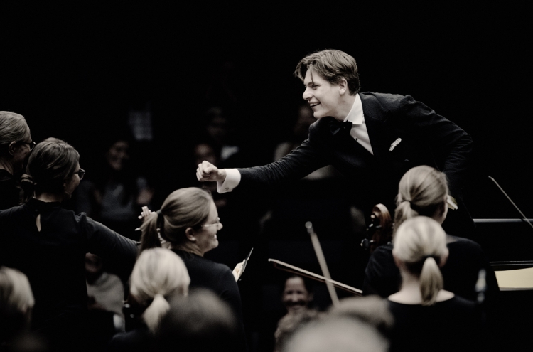 [Herald Interview]  Rising star conductor Klaus Makela to meet Korean audiences