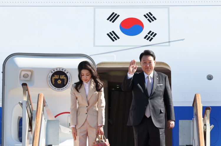Yoon embarks on state visits to Saudi Arabia, Qatar