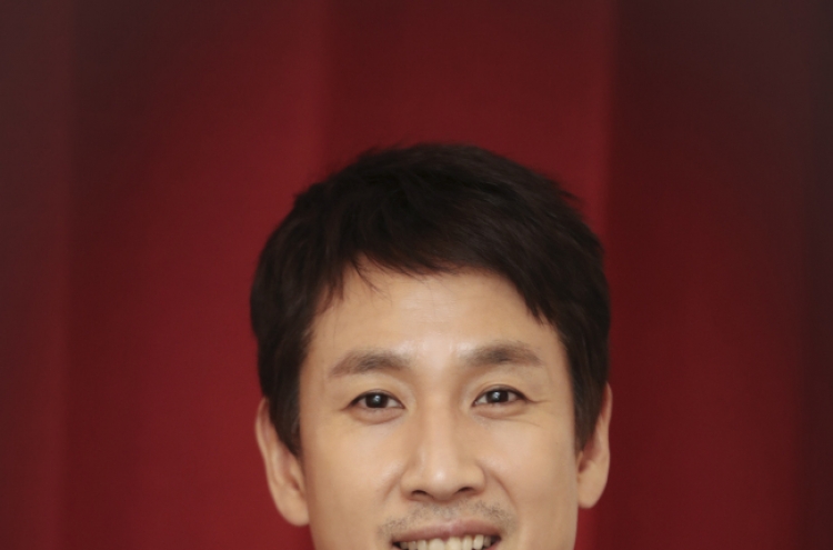 Police to question actor Lee Sun-kyun on drug use suspicions