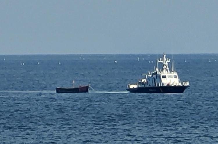 N. Korean vessel stranded near eastern maritime border rescued by NK authorities: JCS