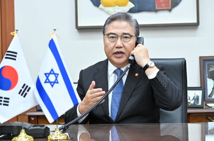 FM holds back-to-back phone talks with Israel, other Middle East counterparts