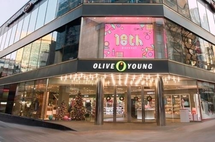 CJ Olive Young opens foreigner-focused outlet in Seoul