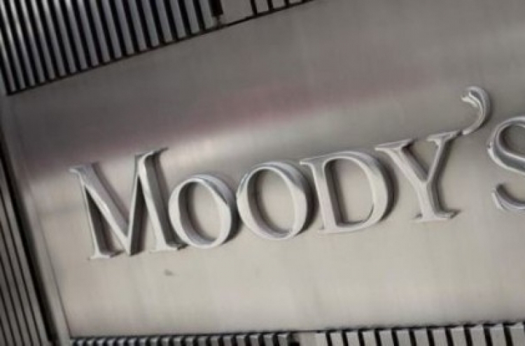 Moody's downgrades US debt rating outlook to negative
