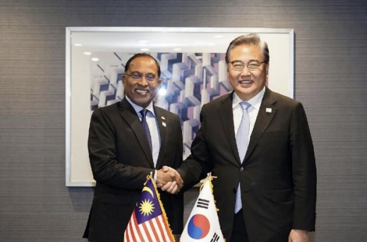 S. Korea's top diplomat holds talks with Malaysian, Indonesian counterparts at APEC
