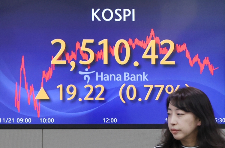 Seoul shares open higher on US gains amid rate woes