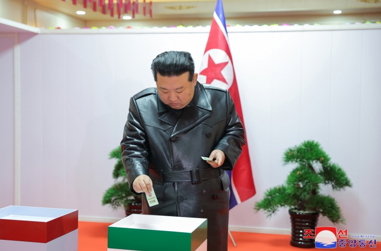 N. Korean leader casts ballot in local elections