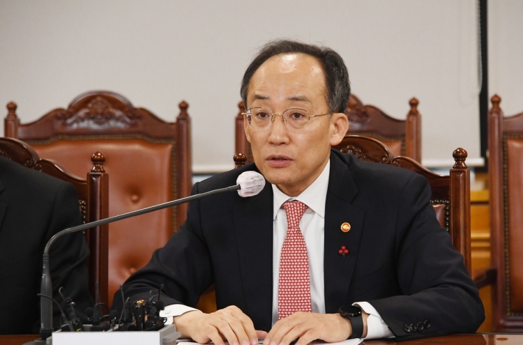 Finance minister says to continue efforts to stabilize markets