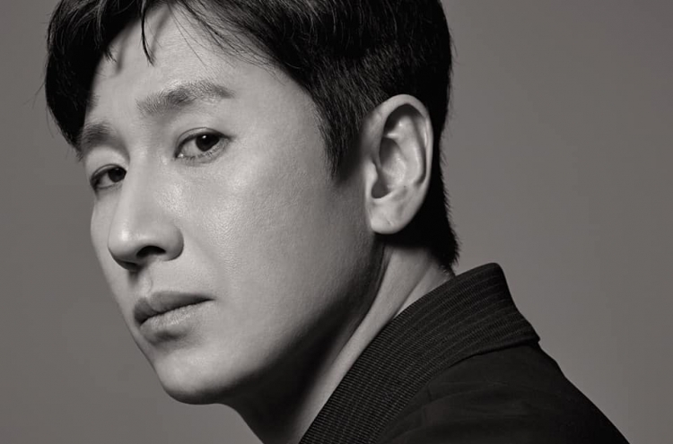 Entertainment industry cancels press events to mourn Lee Sun-kyun's death
