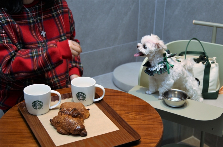 [Photo News] Pups and cups