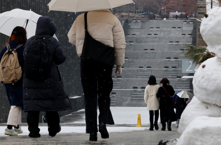 Heavy snow advisory issued across greater Seoul; more snow expected through evening rush hours