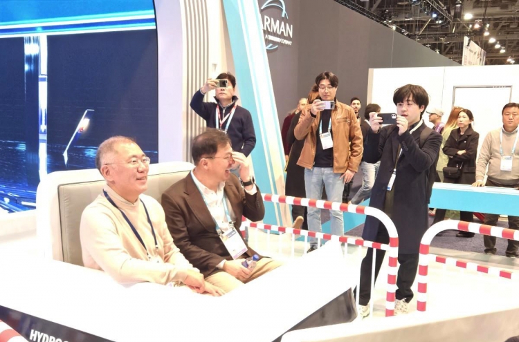 [Photo News] S. Korean business moguls visit CES 2024