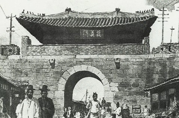 Seoul mulls restoration of Donuimun, tunnel underneath
