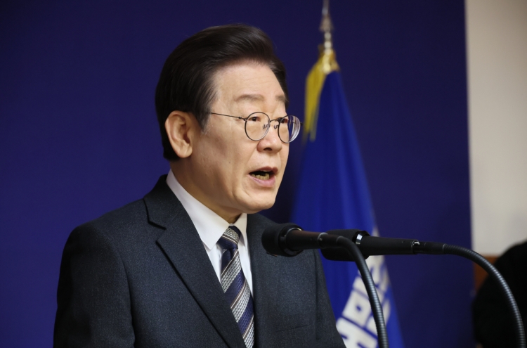 Opposition leader blames Yoon for struggling economy, low birth rate