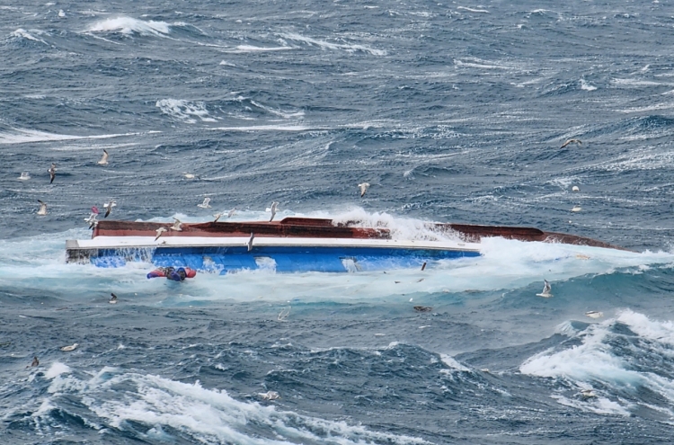 Fishing boat capsizes off Jeju; 1 dead, 2 missing