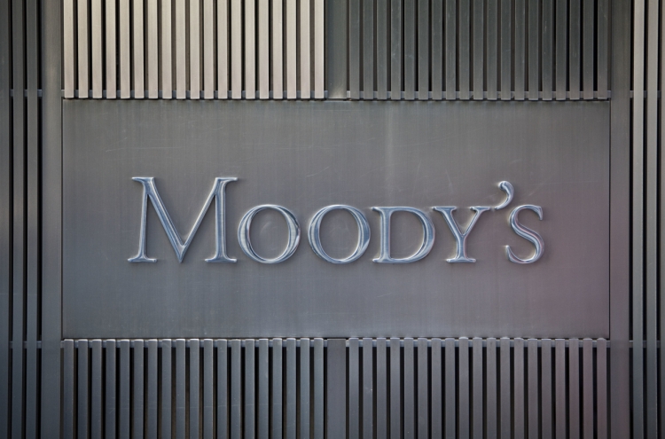 Moody's turns negative on Korean banks' ratings outlook