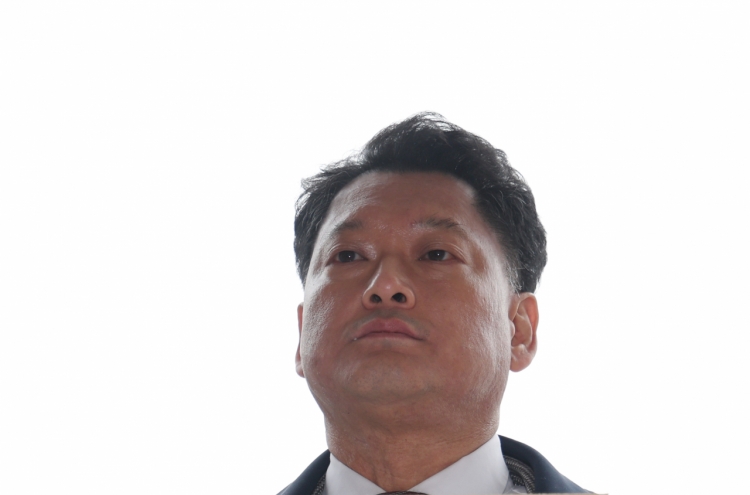 Civic group files complaint against Yoon over ex-minister's departure amid investigation