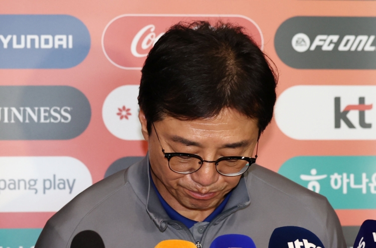 After bitter defeat, S. Korean soccer coach blames himself, calls for overhaul