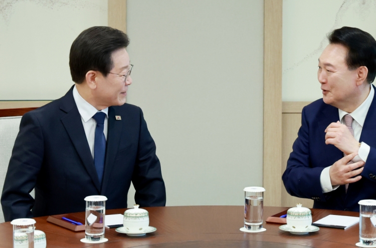 [News Focus] Lee tells Yoon that he has governed without political dialogue