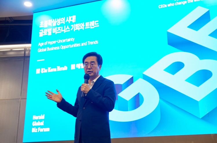Gyeonggi governor urges sweeping changes to survive uncertainties